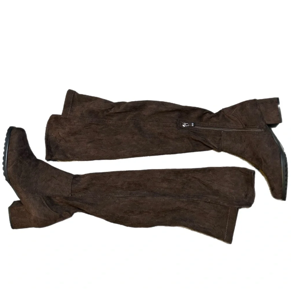 ShoeNTale Brown Suede Knee-High Boots